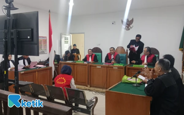 Thumbnail Dituntut 7 Tahun Penjara, Nur Anisa Edarkan Sabu dari Rumahnya di Palembang