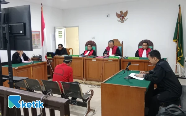 Thumbnail Aksi Tipu-Tipu Carles Pakai Jenglot dan Batu Merah Delima Berakhir di Bui