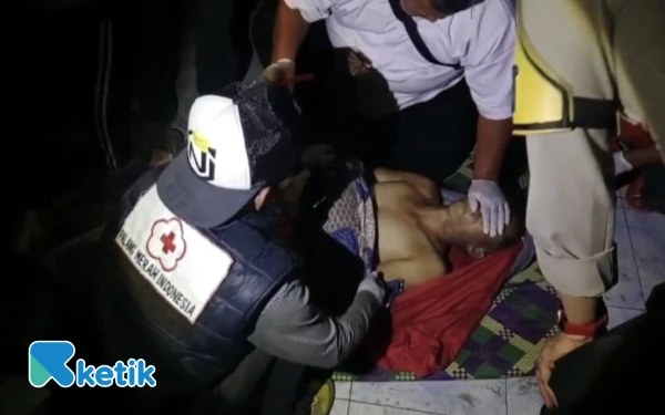 Thumbnail Diduga Tersengat Listrik, Penjual Buah di Palembang Tewas di Belakang Lapaknya Sendiri