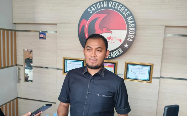 Thumbnail Berita - Polisi Buru Bandar Pemasok Untuk 1 Keluarga Pengedar Sabu di Jember