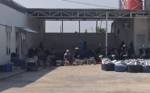 Thumbnail Berita - Waka BGN Kritik Dapur SPPG Tuban, Desak Terapkan SOP Ketat