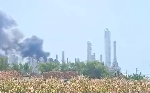 Thumbnail Berita - TPPI Tuban Sebut Tidak Ada Korban Jiwa dalam Ledakan di Area Pabrik: Hanya Kebakaran Pompa Picu Api