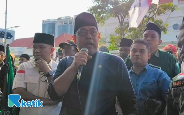 Thumbnail Santri dan Anggota DPRD Surabaya Desak Trans7 Minta Maaf dan Klarifikasi Tayangan Dianggap Lecehkan Kiai