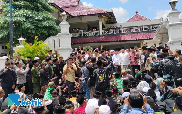 Thumbnail Berita - Santri di Jember Gelar Aksi Demo Protes Tayangan Trans7, Didukung Bupati Gus Fawait