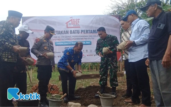 Thumbnail Berita - Bupati dan Dandim Pemalang Letakkan Batu Pertama Koperasi Merah Putih di Surajaya