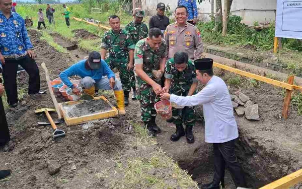 Thumbnail Berita - Bangkitkan Ekonomi Rakyat, Pemkab Bondowoso Mulai Bangun 800 Gerai KMP di Desa