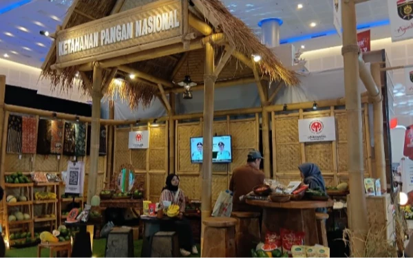Thumbnail Dinas Ketahanam Pangan Ngawi Promosikan Produk Unggulan  lewat Konsep Autentik di JatimFest 2025