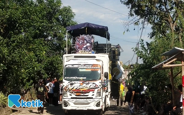 Thumbnail Berita - 6 RT Patungan Demi Sound Horeg, Sedekah Bumi Ngablak di Gresik Jadi Pesta Rakyat Paling Meriah