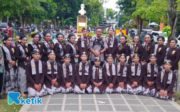 Thumbnail Berita - Sabet Juara 1 dan Wiraswara Terbaik, SMPN 1 Tulungagung Borong Gelar di Lomba Karawitan Tingkat Kabupaten