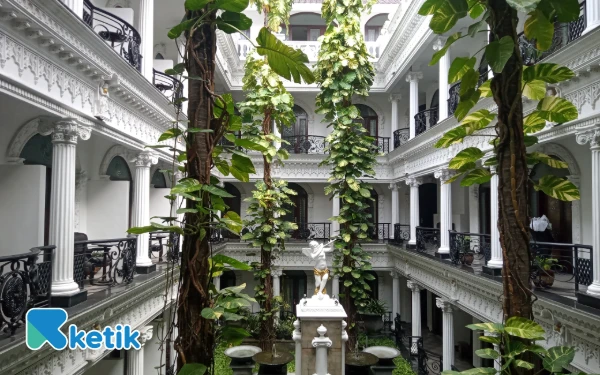 Thumbnail Malang Rasa Eropa! Intip 3 Hotel Instagramable dengan Arsitektur Gokil yang Bikin Liburanmu Tak Terlupakan