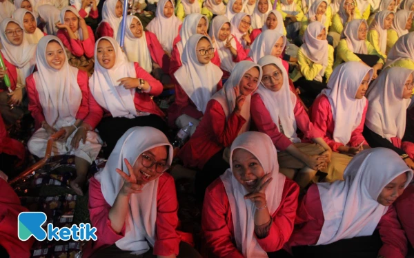 Thumbnail Berita - [Foto] Gus Miftah, Cak Percil dan Ahmed Uye Meriahkan Shalawat Kebangsaan 2 Abad Ponpes Tambakberas Jombang