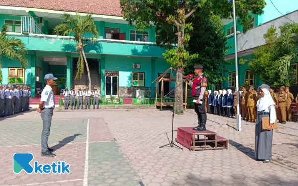 Thumbnail Berita - Jaga Stabilitas Kabinet Merah Putih, Polres Situbondo Luncurkan Program Irup di SMA