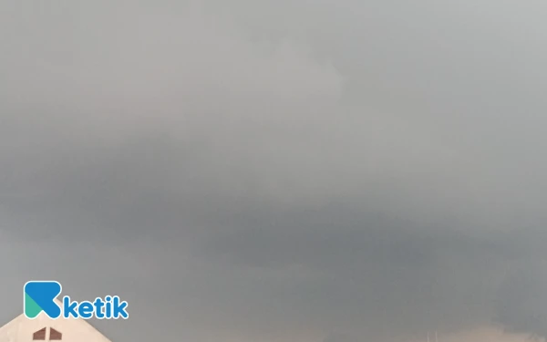 Thumbnail Cuaca Kota Surabaya 21 Oktober 2025 Diprakirakan Hujan Ringan, Begitu Juga Jombang