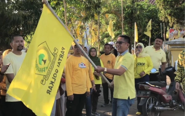 Thumbnail Berita - Diawali Tabur Bunga, HUT Partai Golkar di Lumajang Ditutup dengan Potong Tumpeng
