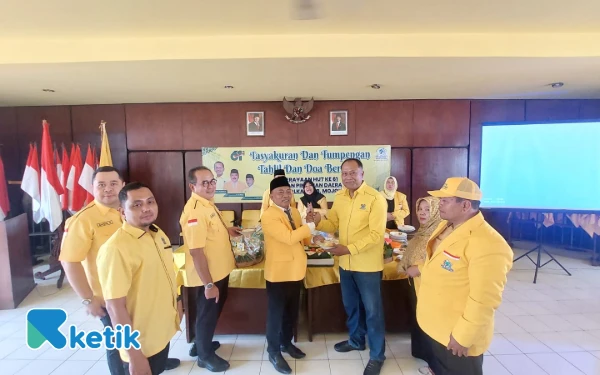 Thumbnail Berita - Tabur Bunga hingga Pasar Murah Warnai Peringatan HUT Ke-61 Partai Golkar di Mojokerto