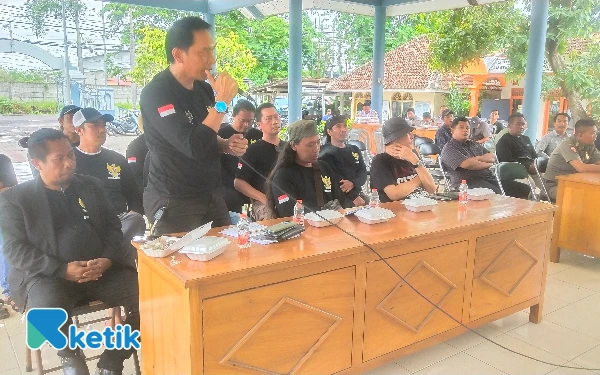 Thumbnail Berita - Dishub dan Laskar Pantura Bersatu Sepakat Perketat Pengawasan Truk Tambang di Gresik