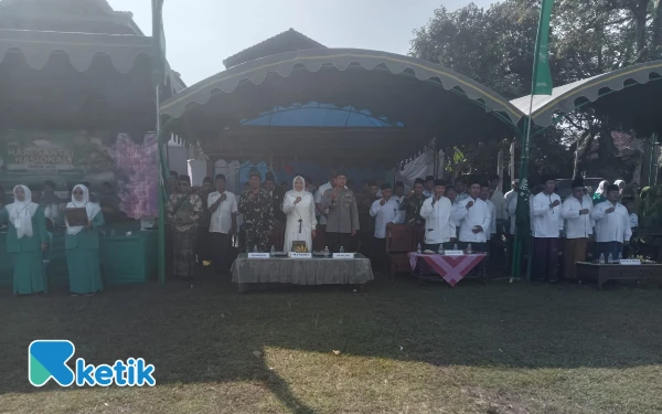 Thumbnail Ratusan Santri Tuliskriyo Gelar Apel Akbar Hari Santri Nasional 2025, Kades Ajak Generasi Muda Teladani Perjuangan Ulama