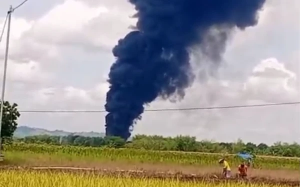 Thumbnail Berita - Kebakaran Pangkalan Migas di Tuban, Warga Panik Dikira Sumur Pertamina