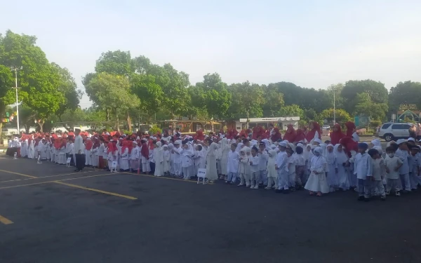 Thumbnail Hari Santri 2025! Santri Al-Akbar Surabaya Bersatu Dalam Sholawat dan Jihad Digital