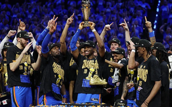 Thumbnail Berita - Aksi Seru di Pembuka NBA 2025-2026: OKC Menang Dramatis, Warriors Tekuk Lakers