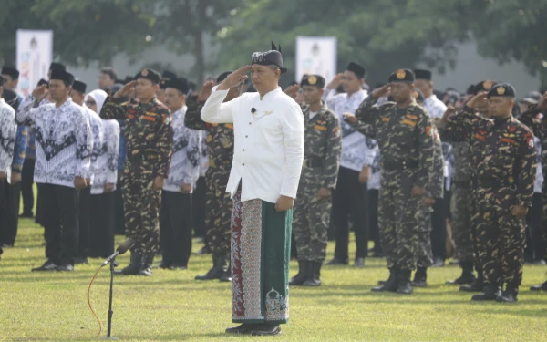 Thumbnail Berita - Upacara Hari Jadi Pemkab Jombang Ke-115, Bupati Warsubi: Mari Terus Berinovasi