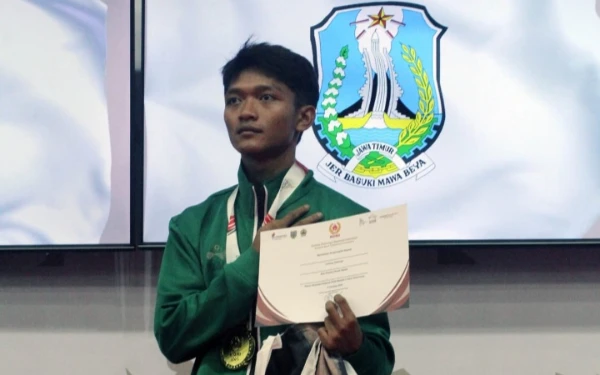 Thumbnail Berita - Tundukkan Sumbar, Mujadidi Faizha Adhim Pesilat Jatim Raih Emas PON Bela Diri 2025