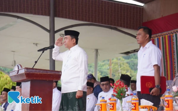 Thumbnail Berita - Hari Santri 2025, Bupati Monas Ajak Santri Jadi Penggerak Pembangunan Simeulue