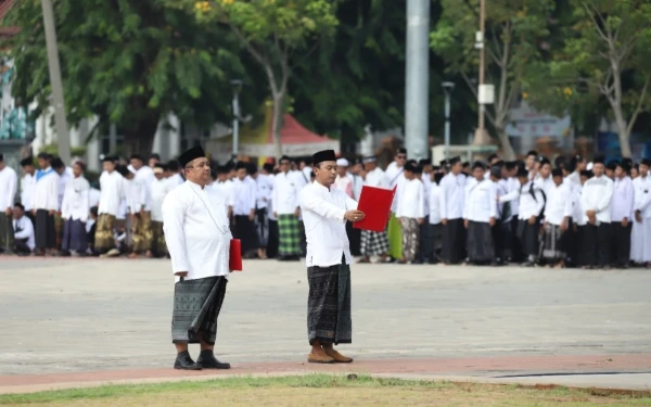 Thumbnail Berita - HSN 2025 Tuban, Bupati Lindra Ajak Santri Rawat Tradisi dan Adaptif Perkembangan Zaman