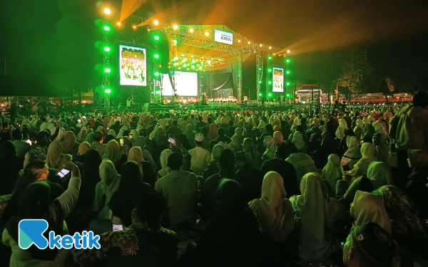 Thumbnail Berita - Buka Jombang Bersholawat, Bupati Warsubi: Semoga Jombang Selalu Aman Guyub Rukun dan Kondusif