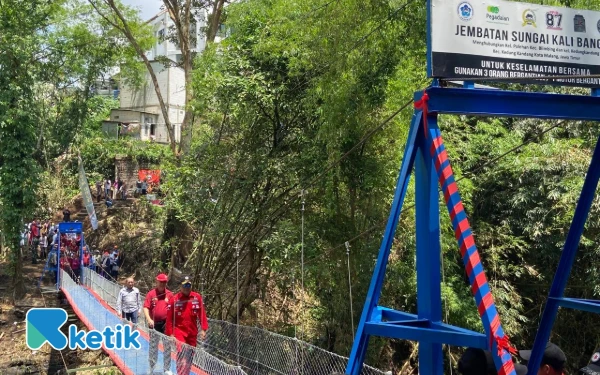 Thumbnail Jembatan Gantung Kedungkandang-Polehan Selesai Dibangun, Permudah Akses Siswa ke Sekolah