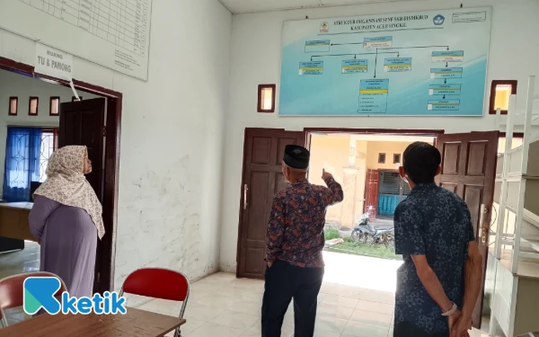 Thumbnail Berita - Wabup Aceh Singkil Sidak SKB, Temukan Kepsek dan 6 ASN Alpa, Hanya 1 PPPK Hadir