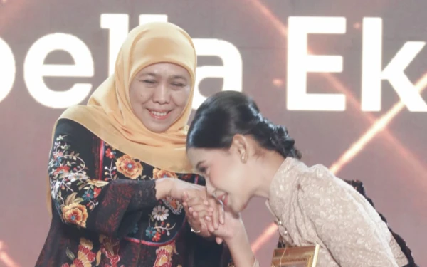 Thumbnail SEJARAH! Khofifah Terima 2 Rekor MURI Sekaligus, Buktikan Pendidikan Berkualitas Lahirkan Talenta Muda