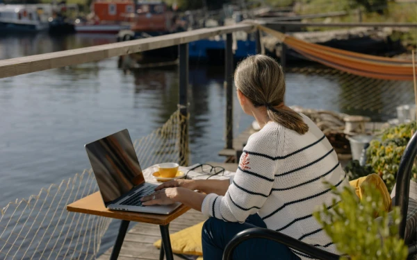 Thumbnail Workcation: Liburan Sambil Kerja, Produktif Tanpa Burnout!