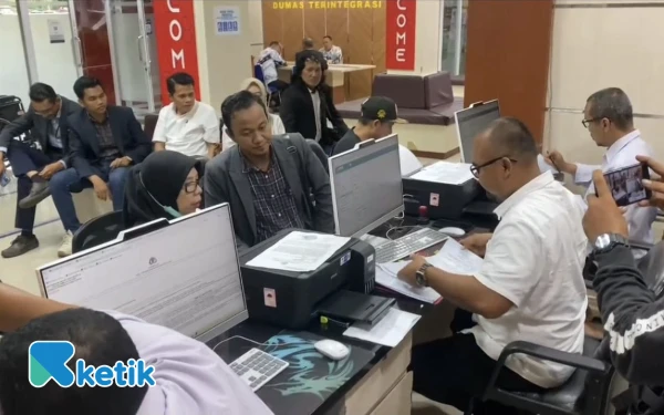 Thumbnail Dituduh Fitnah Siswa, Guru SMKN 7 Palembang Lapor Balik Wali Murid ke Polda Sumsel