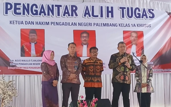 Thumbnail Penuh Haru dan Kehangatan, PN Palembang Lepas Ketua dan Dua Hakim yang Alih Tugas