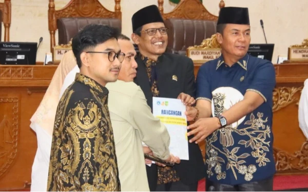 Thumbnail Berita - DPRD Kota Batam Sahkan 15 Ranperda Masuk Propemperda Tahun 2026