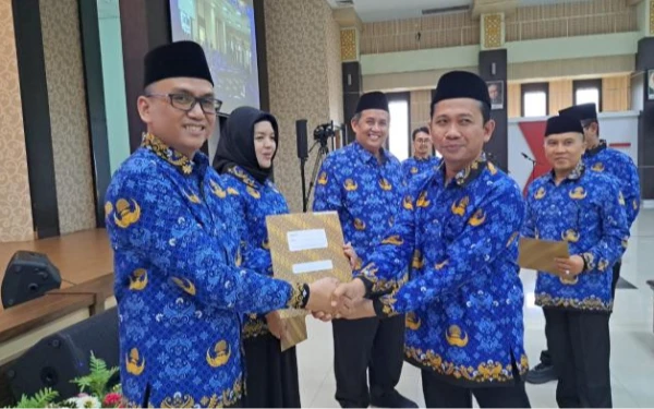 Thumbnail Berita - 6 Guru Besar Resmi Terima SK dari Menag, Warek UIN Malang: Buat Kampus Bereputasi Internasional!