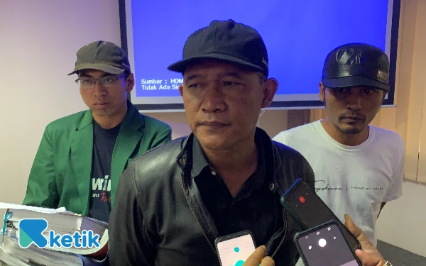 Thumbnail Berita - Ironi Anggaran Kota Blitar 2025: Dana Bansos Dipangkas, Fasilitas Pejabat Justru Naik