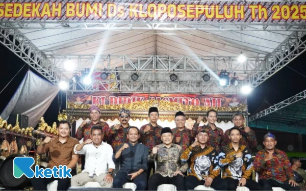 Thumbnail Berita - Ini Doa Bupati Sidoarjo Subandi dan Warga Kloposepuluh Sukodono saat Rayakan Sedekah Bumi