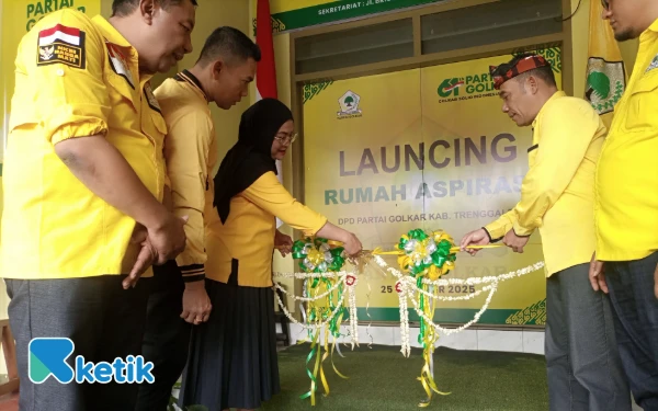 Thumbnail Berita - Rumah Aspirasi Golkar Trenggalek Diresmikan, Ada Santunan Yatim Piatu hingga Ruang Curhat Masyarakat