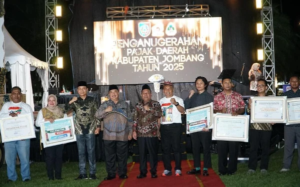 Thumbnail Berita - Realisasi Pajak Tembus 91% Target, Pemkab Jombang Beri Apresiasi Wajib Pajak dan Desa Terbaik