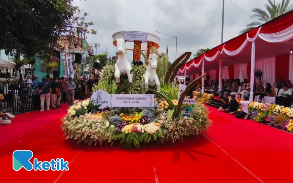 Thumbnail 67 Kontingen Meriahkan Batu Art Flower Carnival 2025