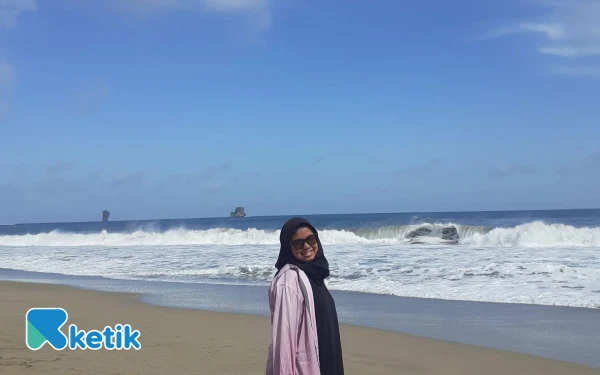 Thumbnail Tebing Mirip Buaya dan Spot Foto Keren, Ini Dia Pesona Pantai Bajulmati Malang