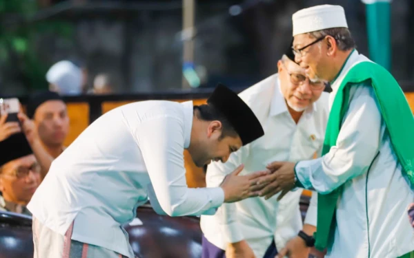 Thumbnail Wagub Emil Hadiri Puncak Peringatan 2 Abad Ponpes Tambakberas Jombang