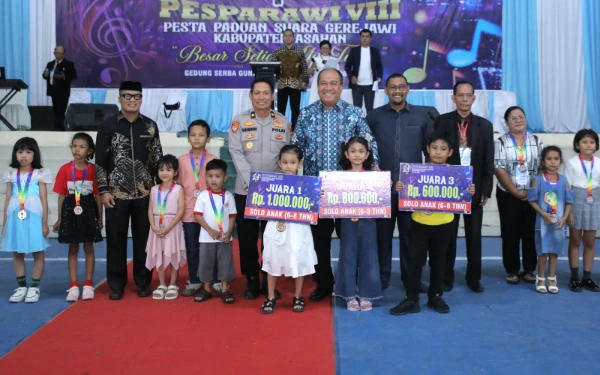 Thumbnail Berita - Meriah dan Penuh Sukacita Bupati Asahan Tutup Pesparawi VIII Tahun 2025