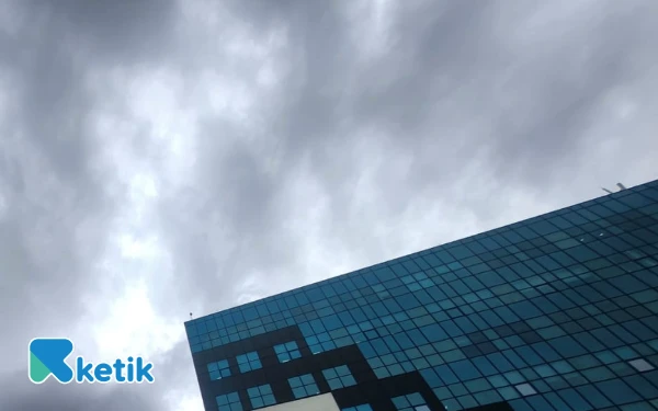 Thumbnail Cuaca Kota Surabaya 27 Oktober 2025 Diprakirakan Berawan, Situbondo Hujan Ringan