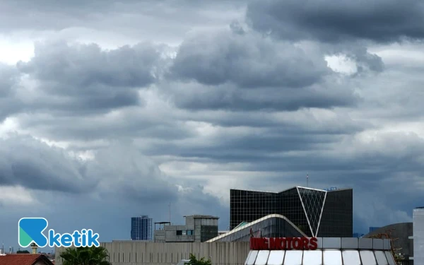 Thumbnail Cuaca Kota Bandung Senin, 27 Oktober 2025 Diprakirakan Berawan, Denpasar Hujan Ringan.