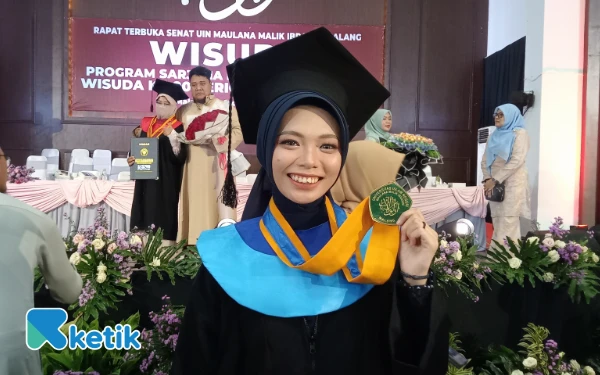 Thumbnail IPK 3,94 hingga Student Exchange ke Prancis, Kisah Zafira Jadi Wisudawan Terbaik UIN Malang
