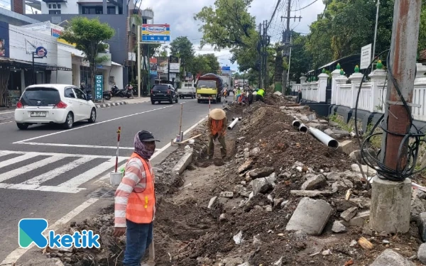 Thumbnail Berita - DLH Sleman Revitalisasi Taman Jalan KRT Pringgodiningrat Sepanjang 375 Meter