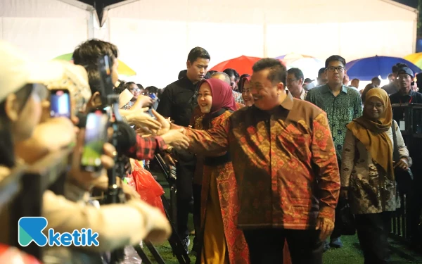 Thumbnail Berita - Hujan Tak Kurangi Kemeriahan Malam Puncak Jombang Fest 2025